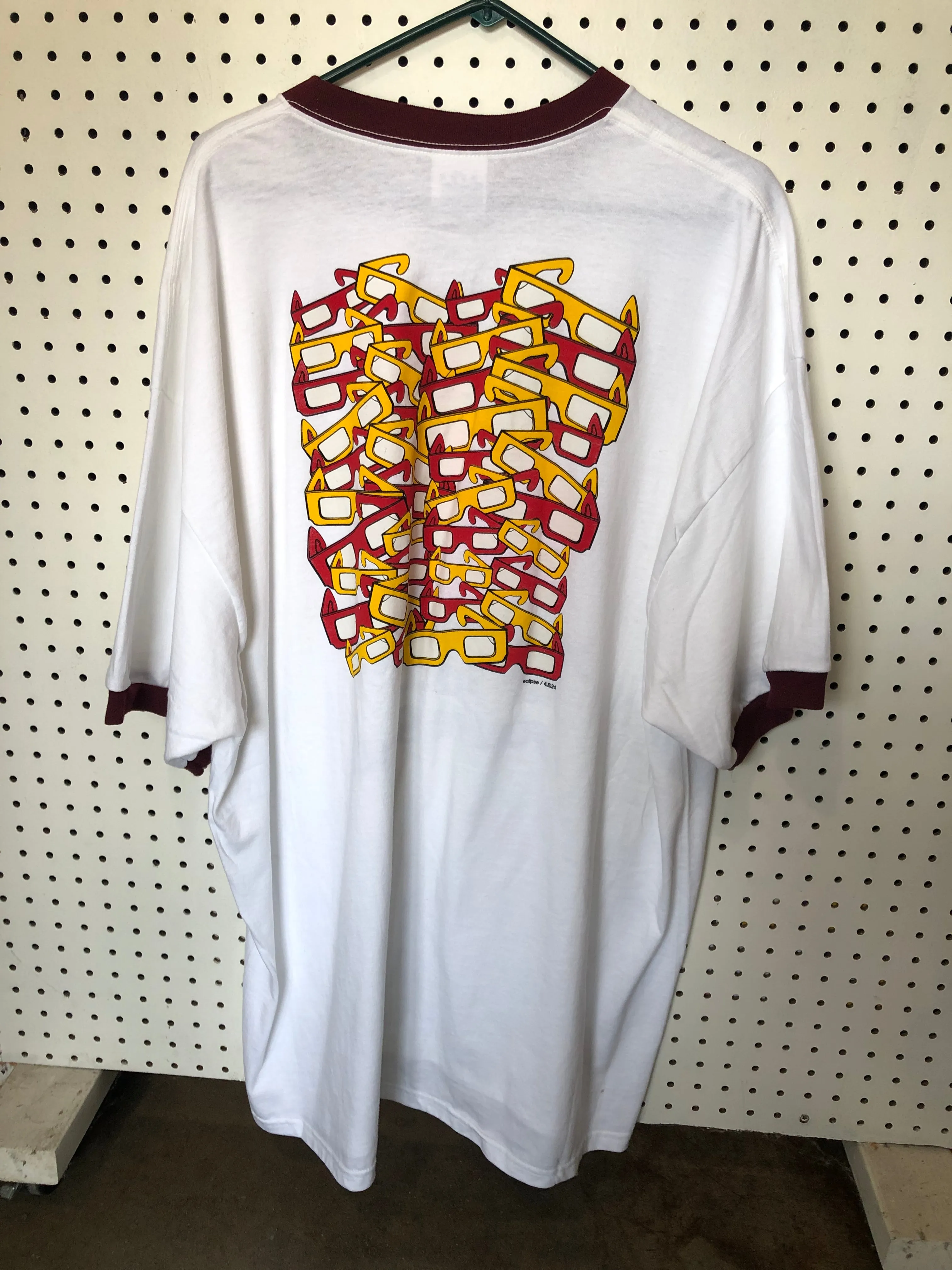 BPR- 3XL White and Burgundy T-shirt - Focus Cat/Eclipse Glasses