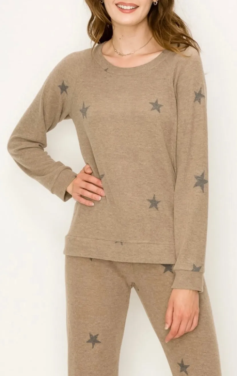 Comfy top with raglan sleeves top In our mocha stars print comfy brushed Jersey