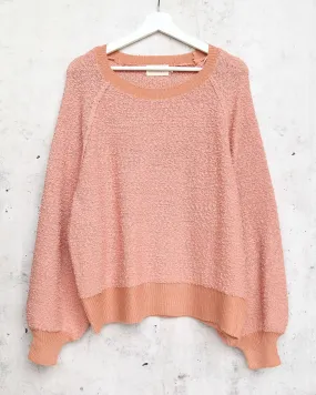 Dreamers - Pullover Sweater with Balloon Sleeves in Dust Coral