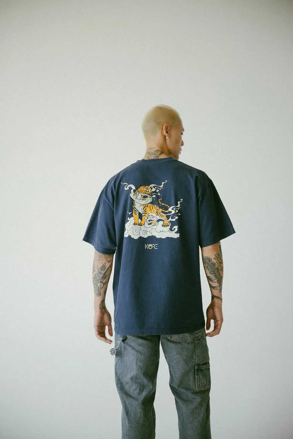 TIGER ON CLOUD TEE (NAVY)